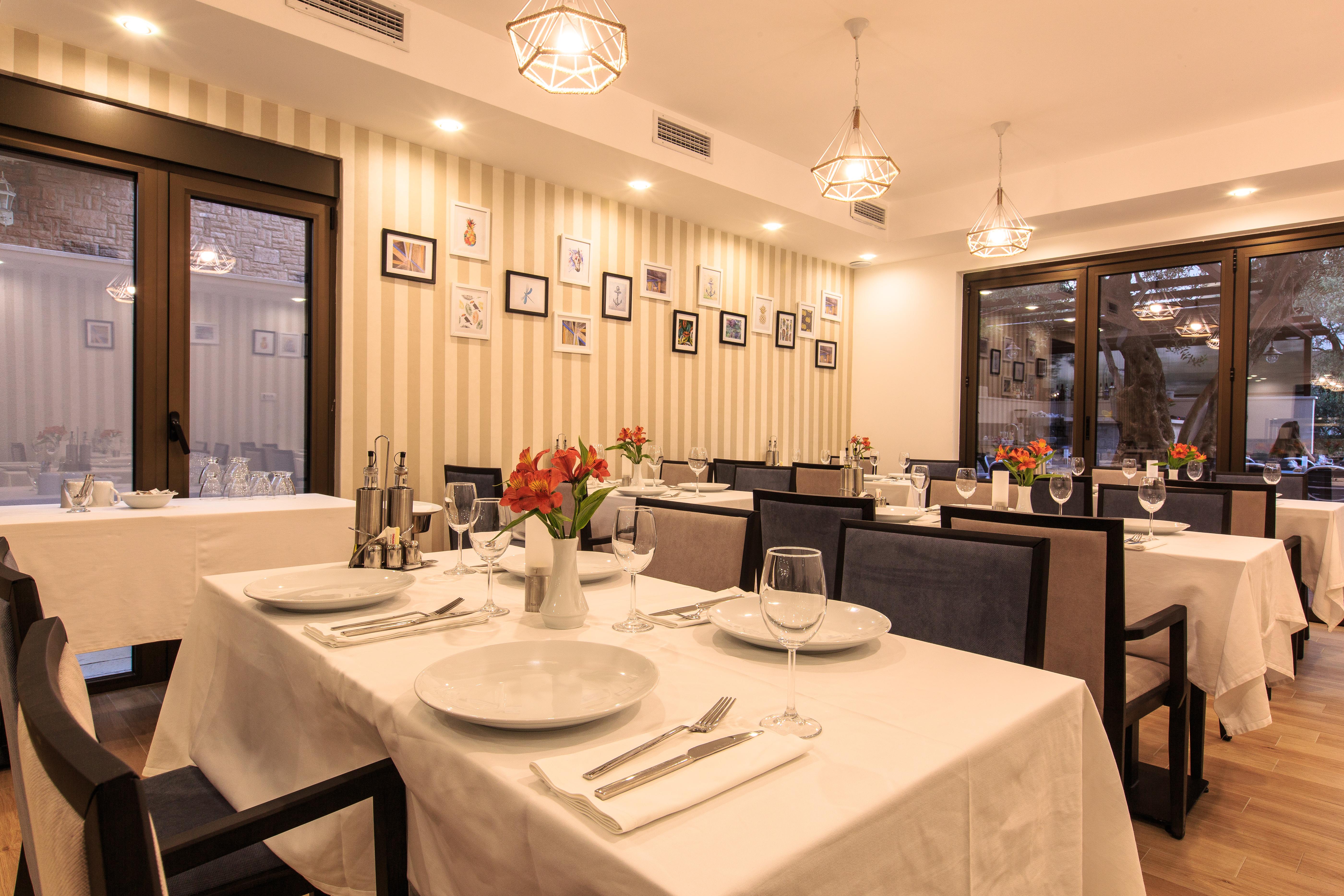 Hotel Harmony Petrovac Buitenkant foto