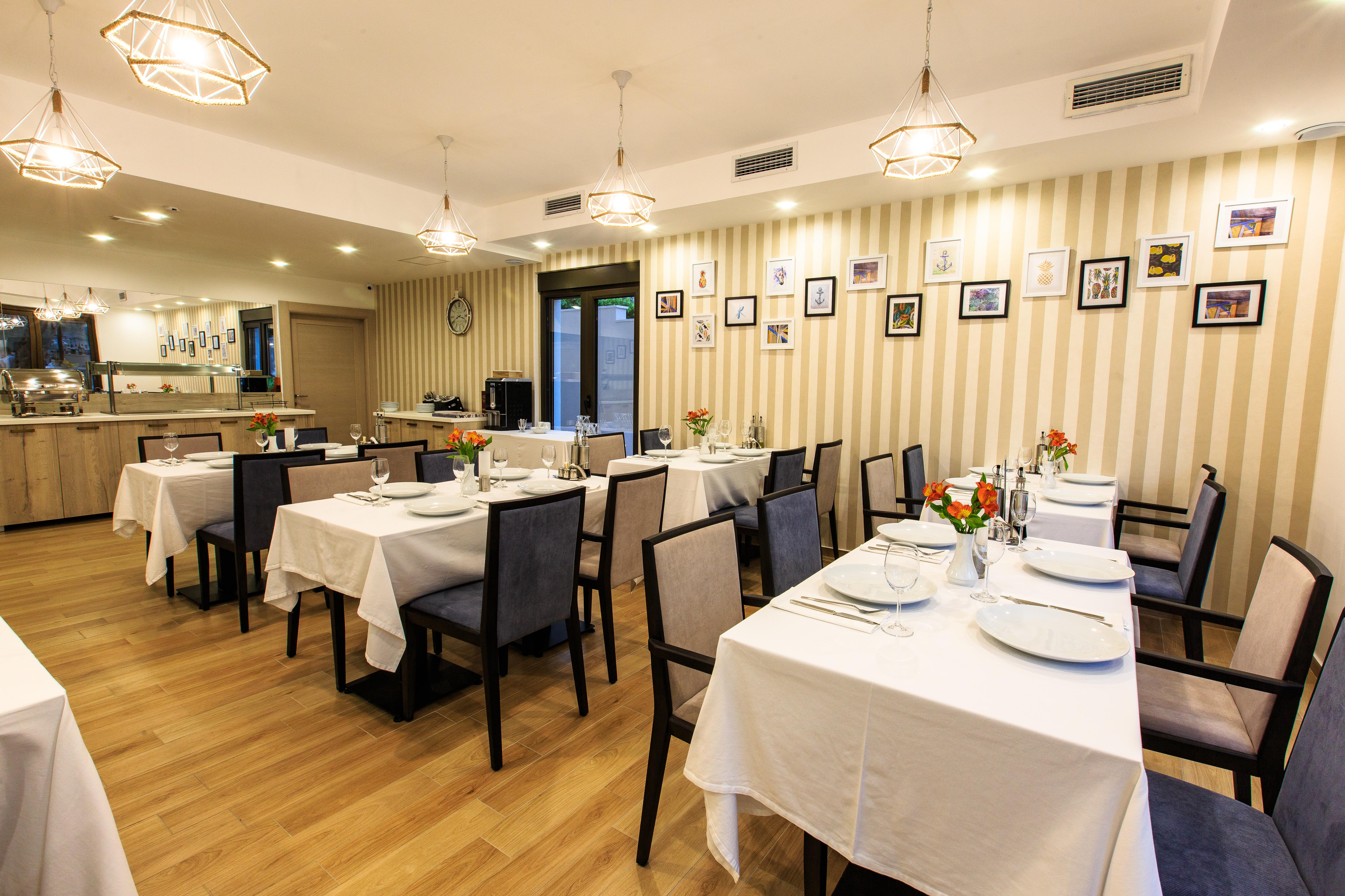 Hotel Harmony Petrovac Buitenkant foto